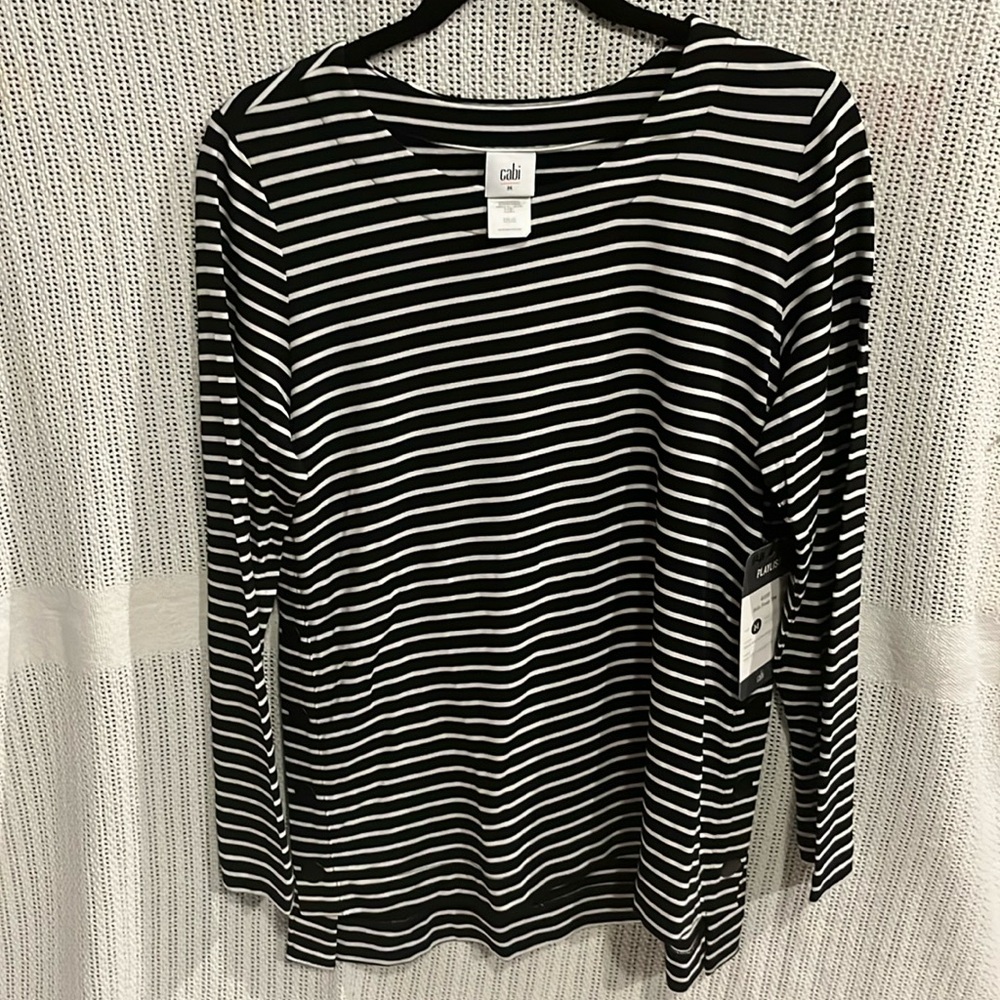 CAbi #6333 Side Snap Tee size medium